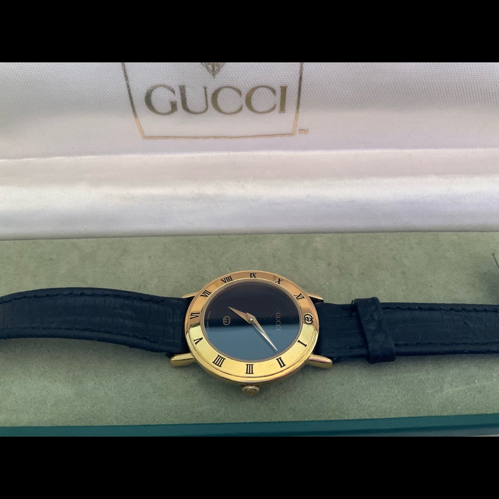 Beautiful Gucci watch. 3000L